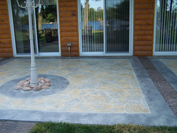 Beautiful and unique concrete staining design on patio